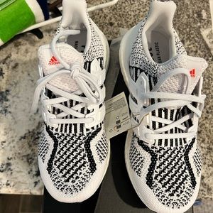 Ultra boost 5.0 DNA J size 6